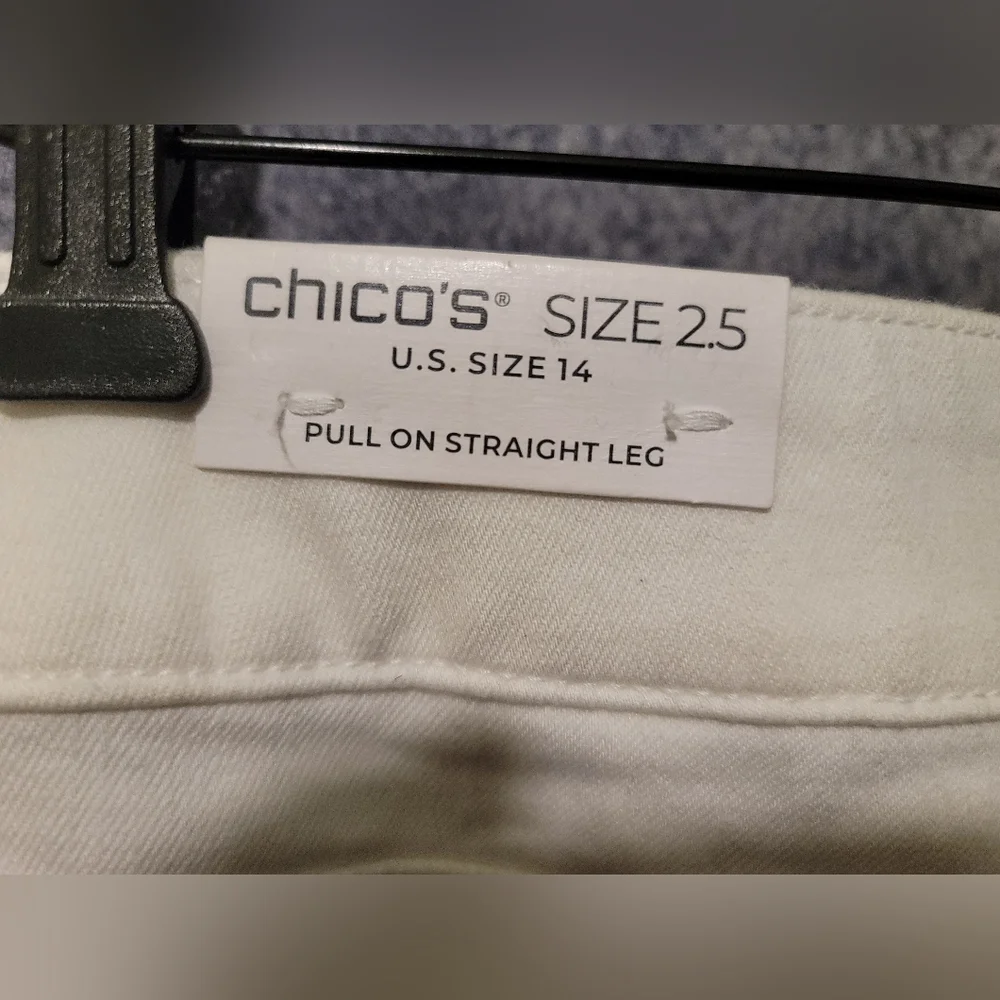 NWT Chico’s Pull-On Embellished Straight-Leg Cropped Jeans Pants Women 2.5 Sz 14 - Picture 4 of 15